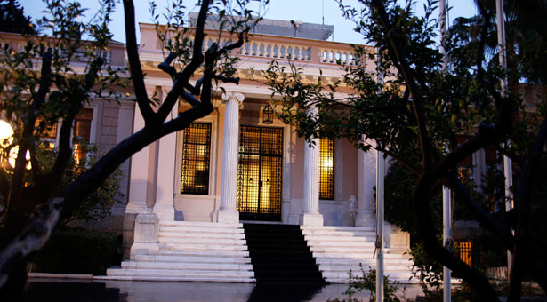 Το διπλό φονικό κόβει την ανάσα της κυβέρνησης