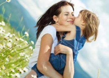 Η αγκαλιά της μαμάς έχει θεραπευτικές ιδιότητες