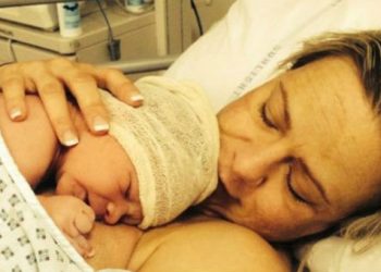 Η πρώτη φωτογραφία με τον γιο της έμελλε να είναι και η τελευταία