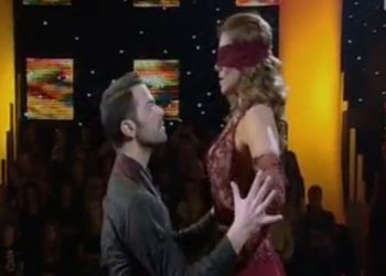 Βίντεο: Η Ευγενία Μανωλίδου στο Dancing με δεμένα τα μάτια