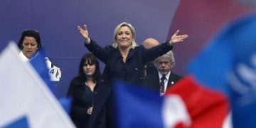 Η Λεπέν βλέπει Grexit και ετοιμάζεται για... Frexit!