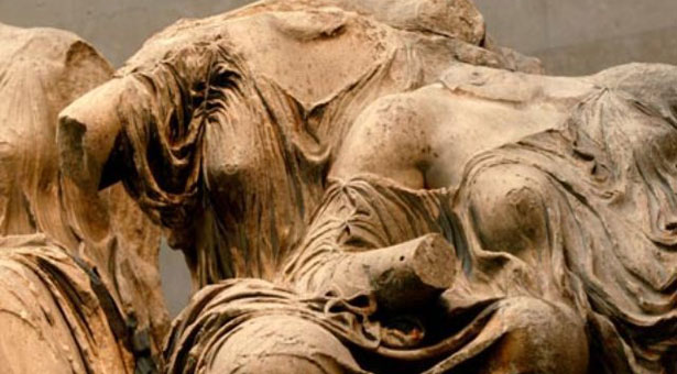 Guardian: Υπέρ της επιστροφής των γλυπτών του Παρθενώνα