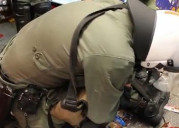 Βίντεο: Τα ΜΑΤ ξυλοκοπούν άγρια διαδηλωτή