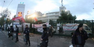 Εισβολή των ΜΑΤ στην ΕΡΤ τα ξημερώματα