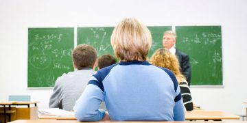 Δάσκαλος έβαλε τους μαθητές να χαστουκίσουν συμμαθητή τους