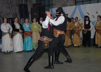 Ο χορός των μαχαιριών που συγκλόνισε στον χορό του Συλλόγου Ποντίων Λαυρίου. Βίντεο