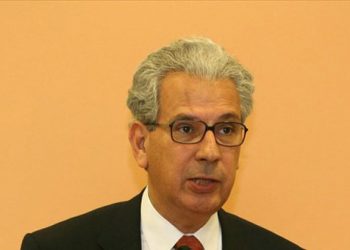 Ο Γιώργος Μέργος με αμοιβή 6.000 ευρώ μιλάει για τον κατώτατο μισθό