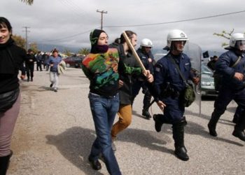 Μεσολόγγι: Ο Σαλμάς παρέσυρε πεζούς με το ΙΧ του