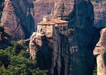 Μετέωρα: Το μυστηριώδες δημιούργημα της φύσης