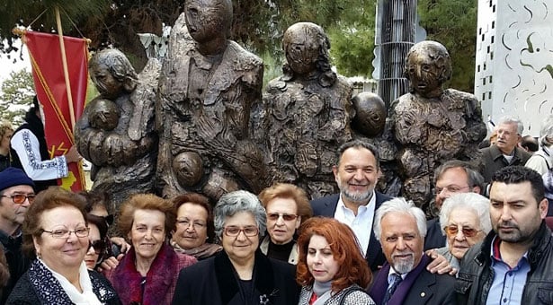 Έντονη συγκίνηση στα αποκαλυπτήρια του Μνημείου Μικρασιατικού Ελληνισμού στο Ηράκλειο