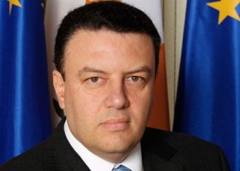 Έχασε τη μάχη ο υπουργός Άμυνας της Κύπρου Τάσος Μητσόπουλος