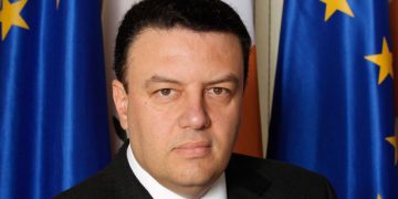 Έχασε τη μάχη ο υπουργός Άμυνας της Κύπρου Τάσος Μητσόπουλος