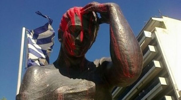Βεβήλωσαν το άγαλμα του Ποντιακού Ελληνισμού στην Θεσσαλονίκη