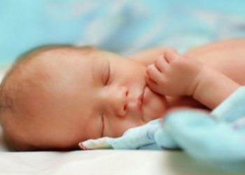 Μητέρα πέταξε το μώρο της στα σκουπίδια