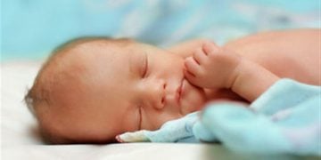 Μητέρα πέταξε το μώρο της στα σκουπίδια