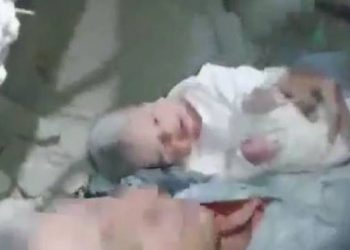 Ύμνος στη ζωή - Η στιγμή που βρέφος απεγκλωβίζεται από τα συντρίμμια