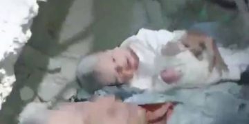Ύμνος στη ζωή - Η στιγμή που βρέφος απεγκλωβίζεται από τα συντρίμμια