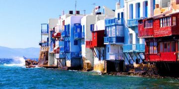 Business Monitor: «Εκρηξη» στον τουρισμό της Ελλάδας, έως και το 2018