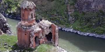 Η πόλη φάντασμα με τις χίλιες και μια εκκλησίες στην Τουρκία