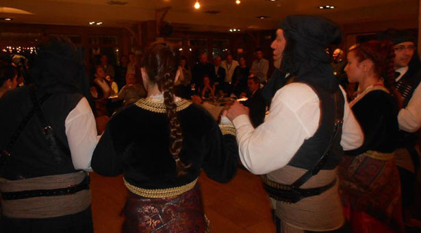 Η Εύξεινος Λέσχη Νάουσας ξεσήκωσε ως και την αστυνομία! Φωτογραφίες