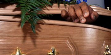 Νεκρός ζωντάνεψε την ώρα που τον κήδευαν