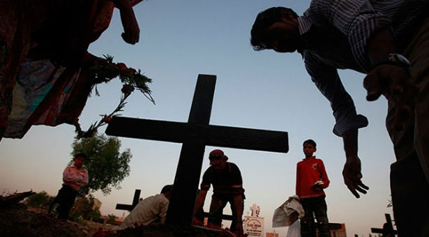 Έκλεβαν πτώματα και τα έτρωγαν