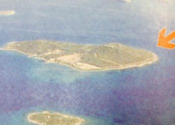 Πωλείται η Χώρα. Μεγιστάνες απ' όλο τον κόσμο θέλουν το νησί στο Σούνιο