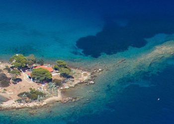 Αυτά είναι τα 40 ελληνικά νησιά που νοικιάζονται