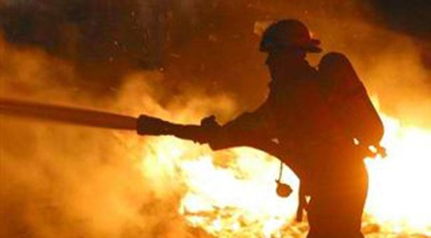 Νταλίκα τυλίχθηκε στις φλόγες στην λεωφόρο Κηφισού