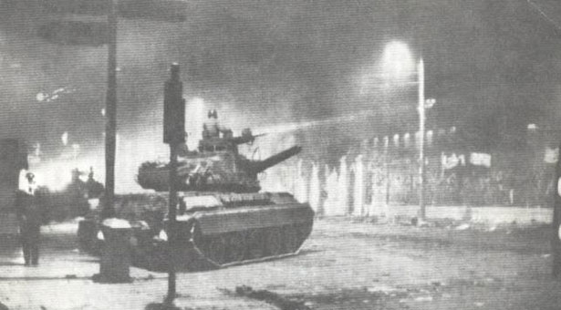 Η συγκλονιστική εξομολόγηση του οδηγού του άρματος που μπήκε στο Πολυτεχνείο