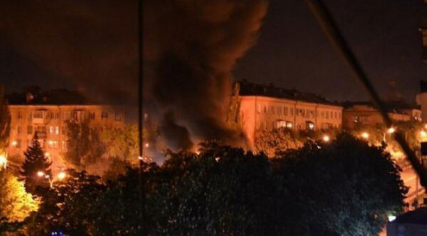 Νύχτα κόλαση στην Ουκρανία - Επέμβαση του στρατού σε Μαριούπολη