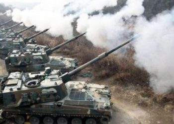 Η Ουκρανία σε θέση μάχης προειδοποιεί τη Ρωσία