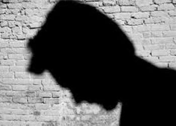 16χρονος αναγκαζόταν να ασελγεί στον πατέρα του