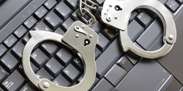 Δικογραφία σε βάρος άνδρα για πορνογραφία ανηλίκων μέσω διαδικτύου