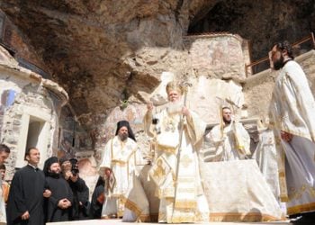 15 Αυγ 2013: Θεία Λειτουργία στην Παναγία Σουμελά στον Πόντο