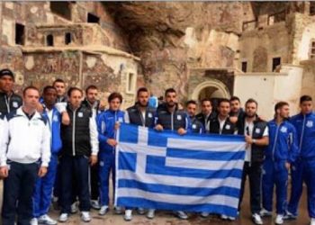 Ελληνοκυπριακή ομάδα ξεδίπλωσε την ελληνική σημαία στην Παναγία Σουμελά!