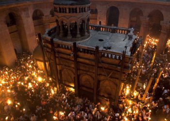 Θαύμα ή τέχνασμα η Aφή του Αγίου Φωτός