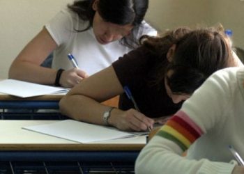 Όσο ανεβαίνει η ζέστη τόσο πέφτουν οι βαθμοί των μαθητών στις εξετάσεις
