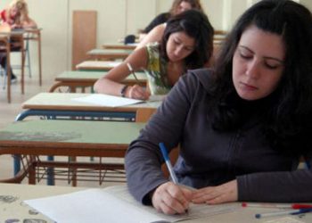 Σάλος με τις Πανελλαδικές: Στη βουλή το θέμα της Φυσικής