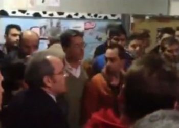 ΑΠΘ: Φοιτητές πέταξαν ποτήρια με καφέ στον πρύτανη!