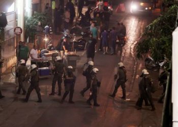 Μολότοφ από ανεγκέφαλους στο ματς Παναθηναϊκός - ΟΦΗ