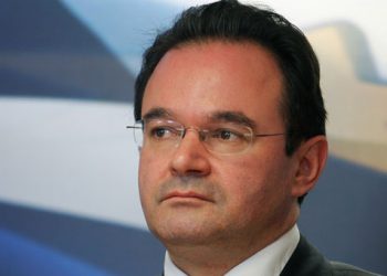 Παπακωνσταντίνου: "Καρφώνει" το ΣΔΟΕ για τη λίστα