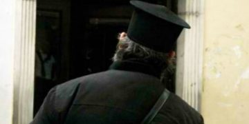 Ντυμένος παπάς ήρθε στην Αθήνα ο Ξηρός. Βρέθηκε το κινητό του
