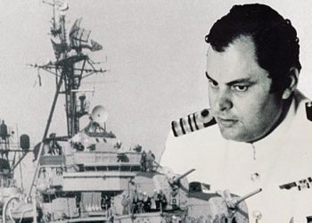 Πέθανε ο ναύαρχος Νίκος Παππάς. Ο κυβερνήτης του θρυλικού Βέλους