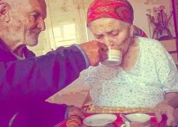 Δεν ξέρει ποιος είμαι, αλλά ξέρω εγώ ποια είναι. Μια συγκινητική ιστορία