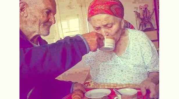 Δεν ξέρει ποιος είμαι, αλλά ξέρω εγώ ποια είναι. Μια συγκινητική ιστορία