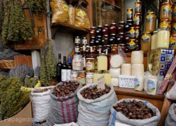 Έκθεση με παραδοσιακά προϊόντα στην πλατεία Κλαυθμώνος