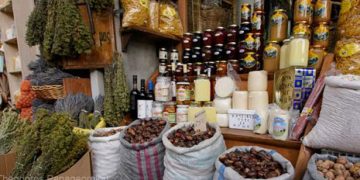 Έκθεση με παραδοσιακά προϊόντα στην πλατεία Κλαυθμώνος