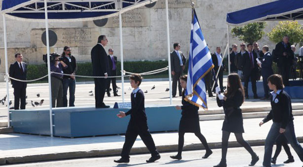 Μαθητική παρέλαση χωρίς μαθητές στην Αθήνα