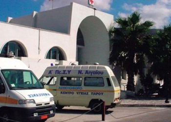 Θρήνος στην Πάρο, 3χρονο παιδί καταπλακώθηκε από γκαραζόπορτα